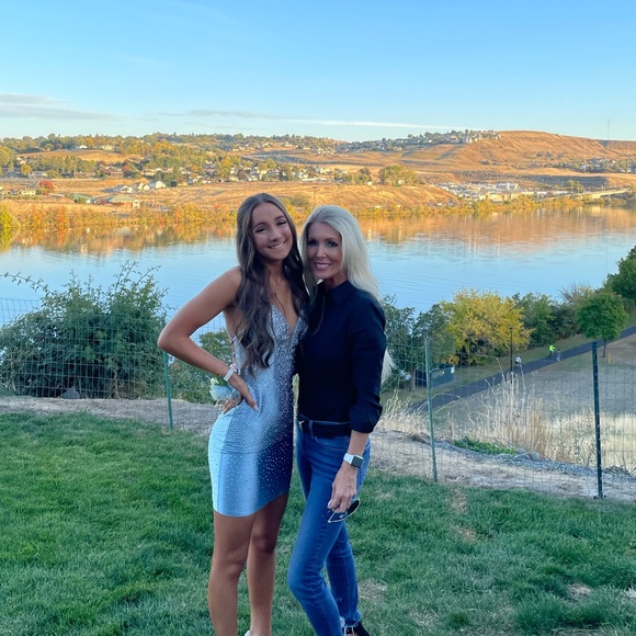 Meet your Posher, Aliyah - Picture 1 of 2